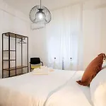 Elegant 2 Bdr Apartment - 150 Mt From Metro A
